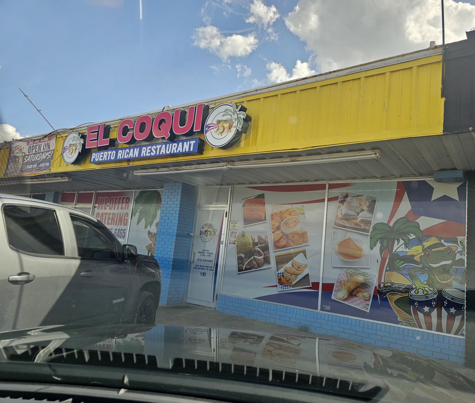 Fresh lemonade and beverages at El Coquí